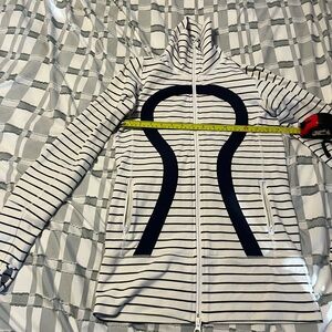 Women’s Lululemon zip up jacket